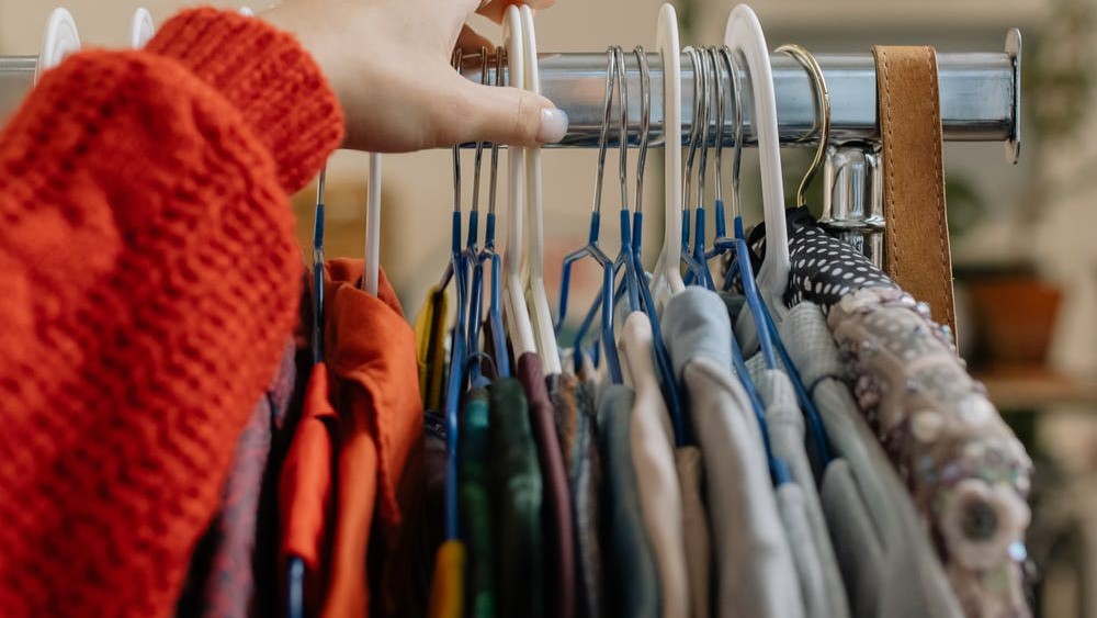 Tweedehands kledingmarkt om geld op te halen voor onderzoek naar ALS