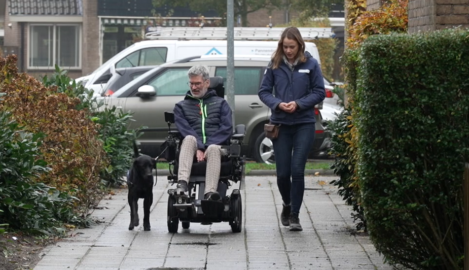 Geert is de eerste patiënt met een hulphond.