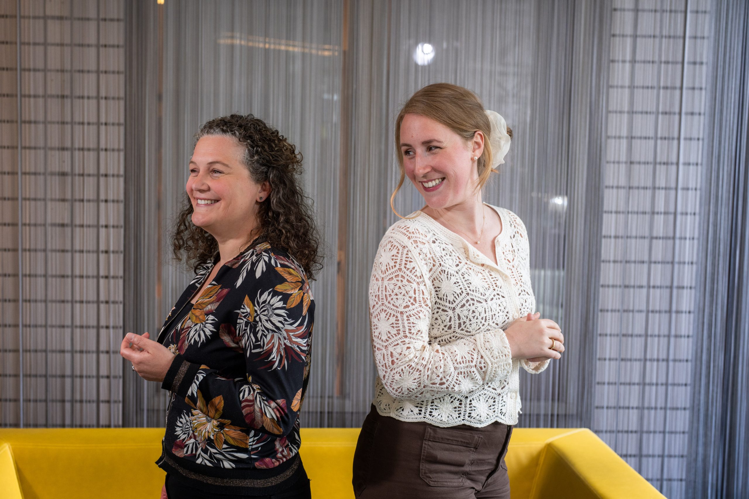 Logopedist Julia van der Meer en onderzoeker Lobke Petit van het ALS Centrum